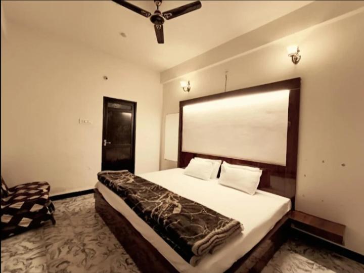 Hotel Malhotra Palace Ujaim Exterior foto